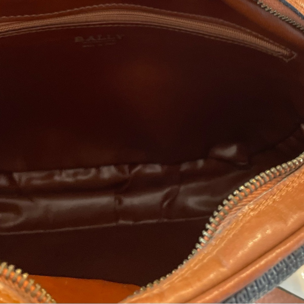 Bally Vintage Leather Crossbody Bag - Made in Italy with COA! - Picture 14 of 17